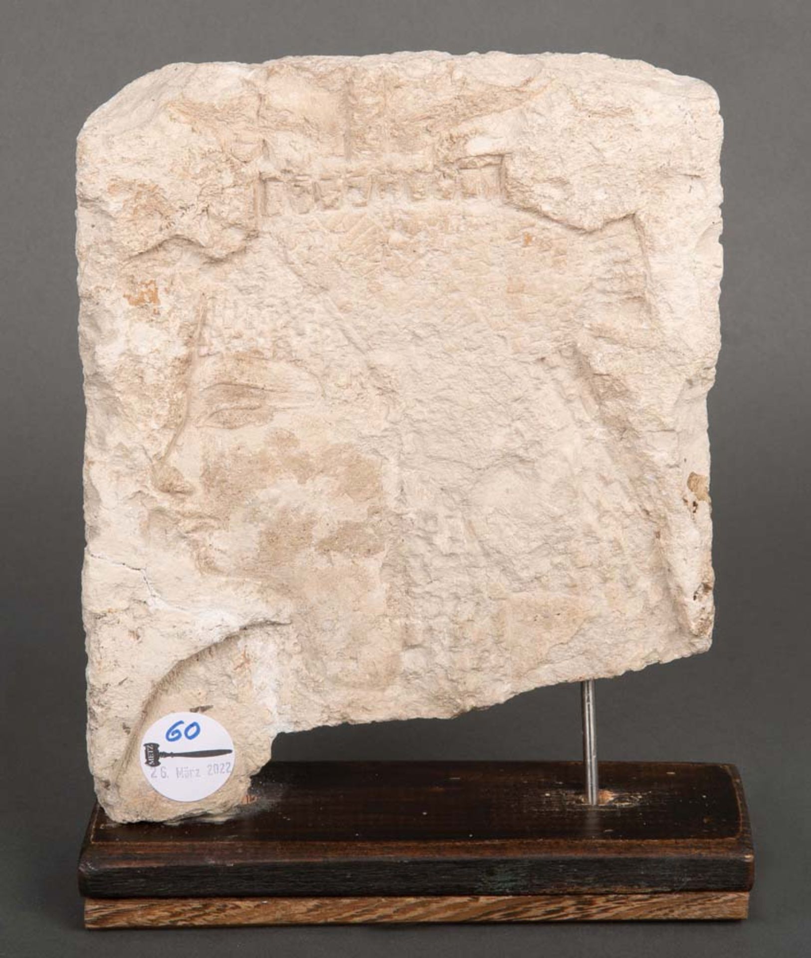 Relief mit Frauenporträt im Profil. Lt. Gutachten Ägypten 2000 v. Chr. Kalkstein, gehauen, auf