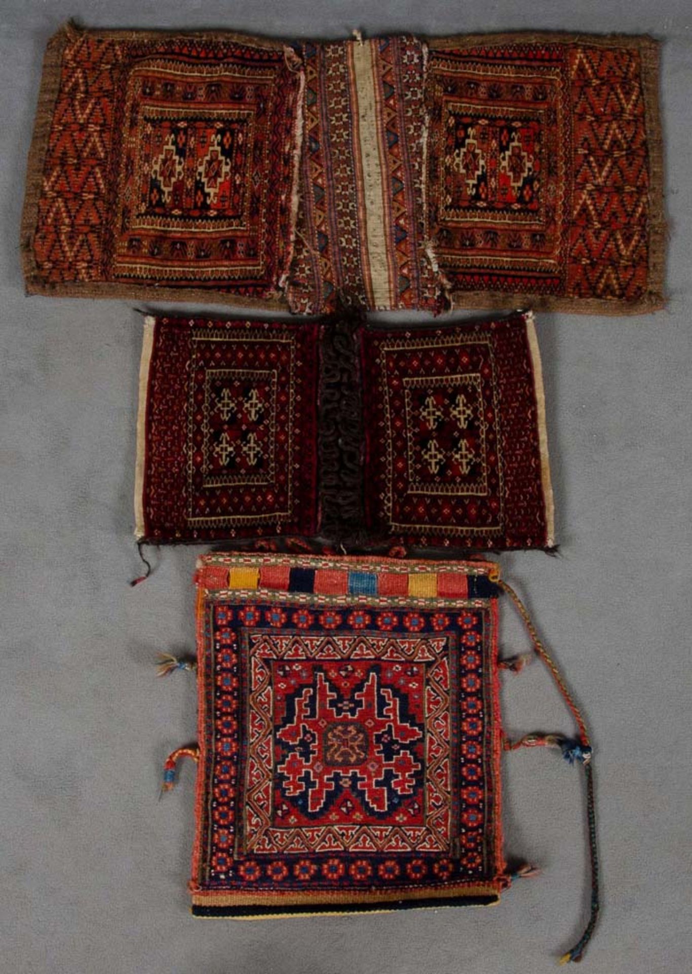 Jomud-Satteltasche, 49 x 30 cm. Dazu zwei Satteltaschen, 80 x 38 cm / 42 x 36 cm.