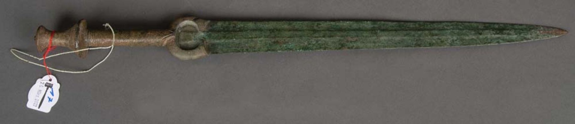 Kurzschwert. Elamit Königreich, Haft Tappen, Iran, Späte Bronzezeit. Bronze geschmiedet, L=57 cm. - Bild 2 aus 4