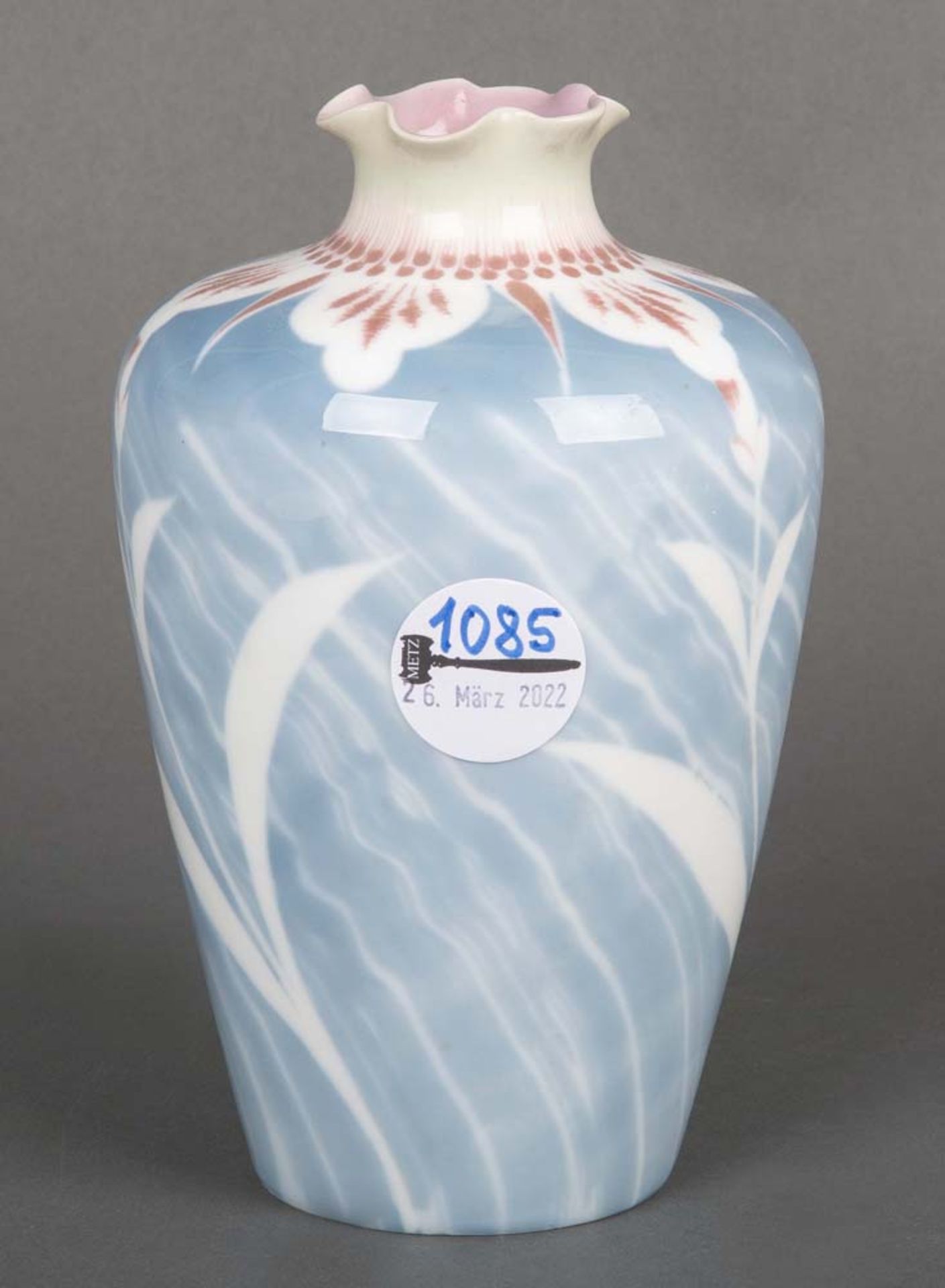 Jugendstil-Vase. Rosenthal 1907. Porzellan, bunt bemalt. Entwurf und sign. (Adolf) Roth, Malerei von