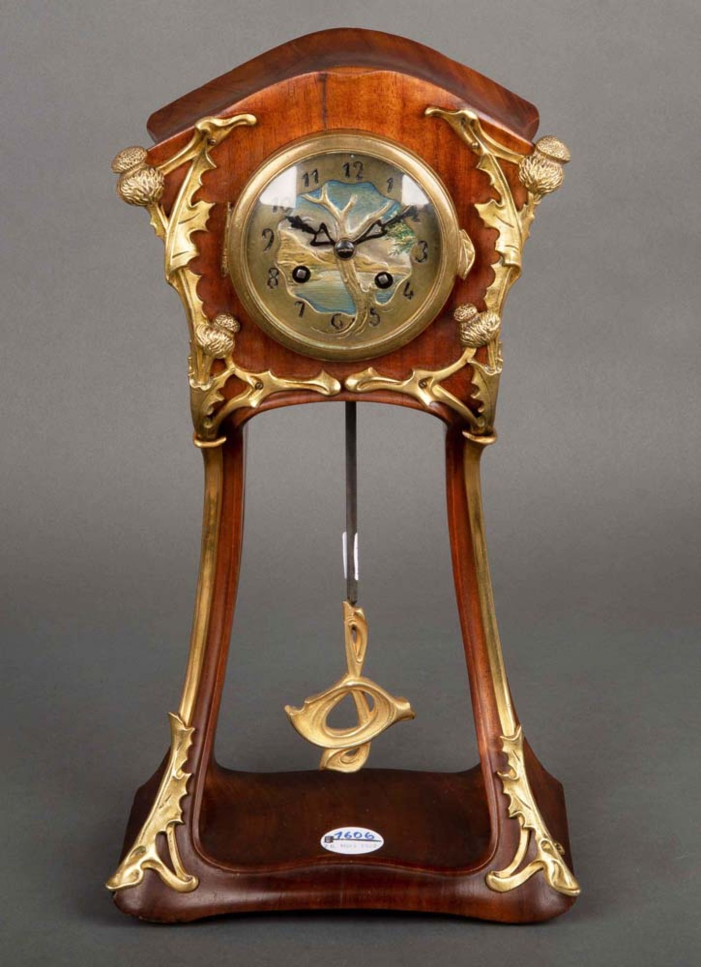 Jugendstil-Uhr. Louis Majorelle, Nancy um 1900. Mahagoni, elegant geschweift. Reich appleziert mit