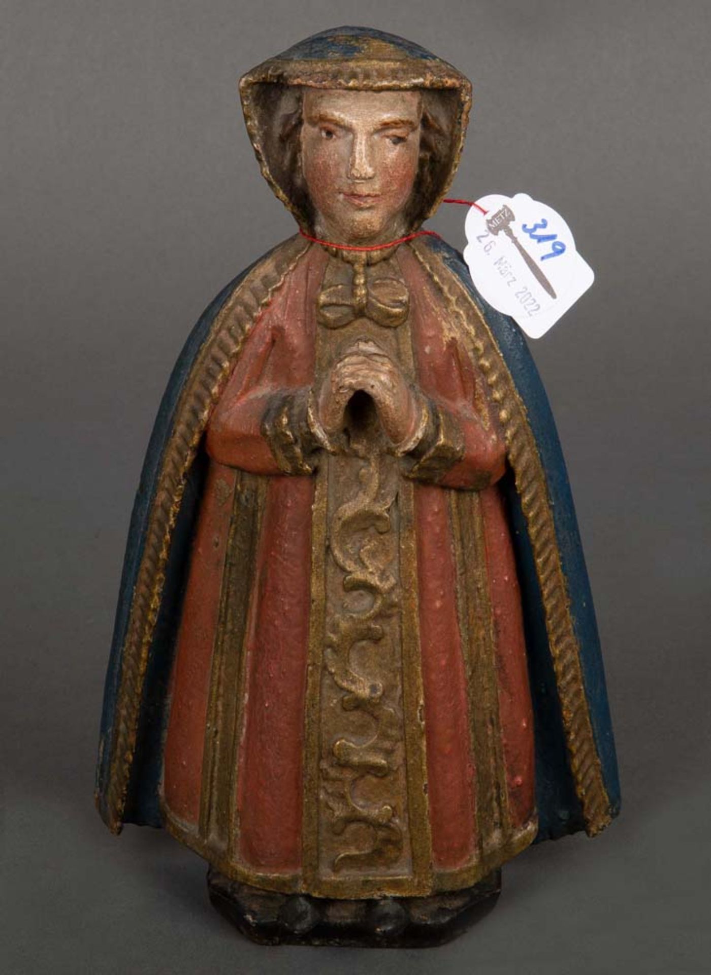 Betende Frau mit langem Umhang. Süddeutsch 18. Jh. Holz, geschnitzt, farbig gefasst, H=25,5 cm.