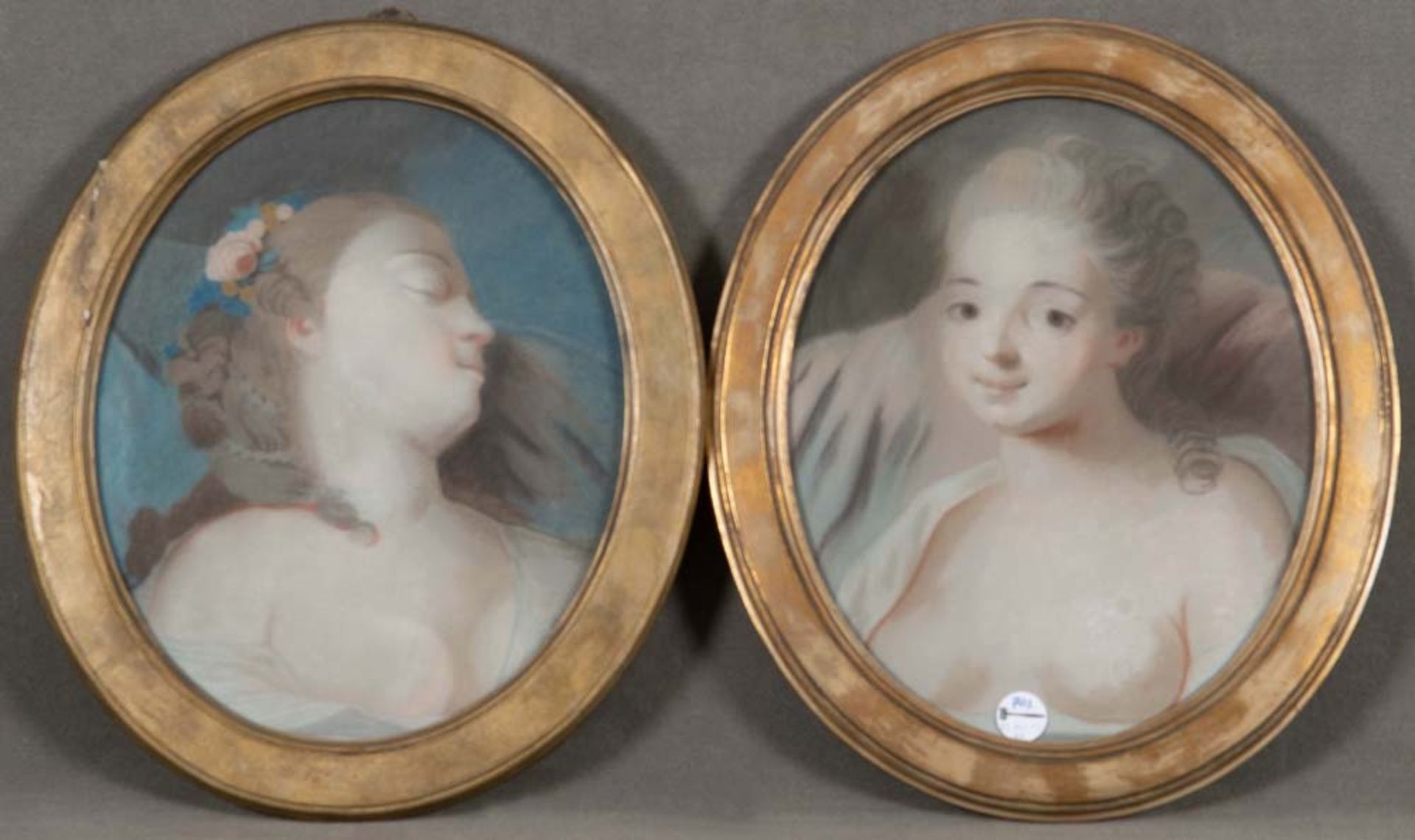 Maler des 19. Jhs. Zwei Damenporträts. Pastell, hi./Gl./gerahmt, je 41 x 33 cm.