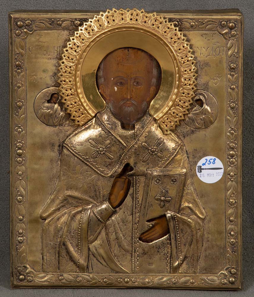 Ikone des Heiligen Nikolaus. Russland wohl 18. Jh. Holz, bunt bemalt, mit 84er Silber-Oklad,