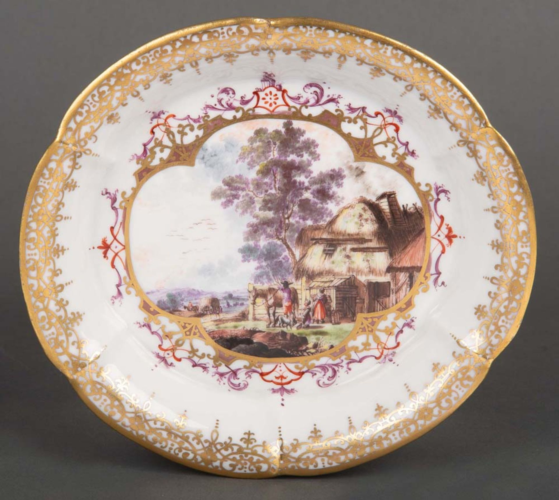 Ovale mehrpassige Löffelschale. Meissen 1735. Porzellan, bunt bemalt mit ländlichen Szenerien.