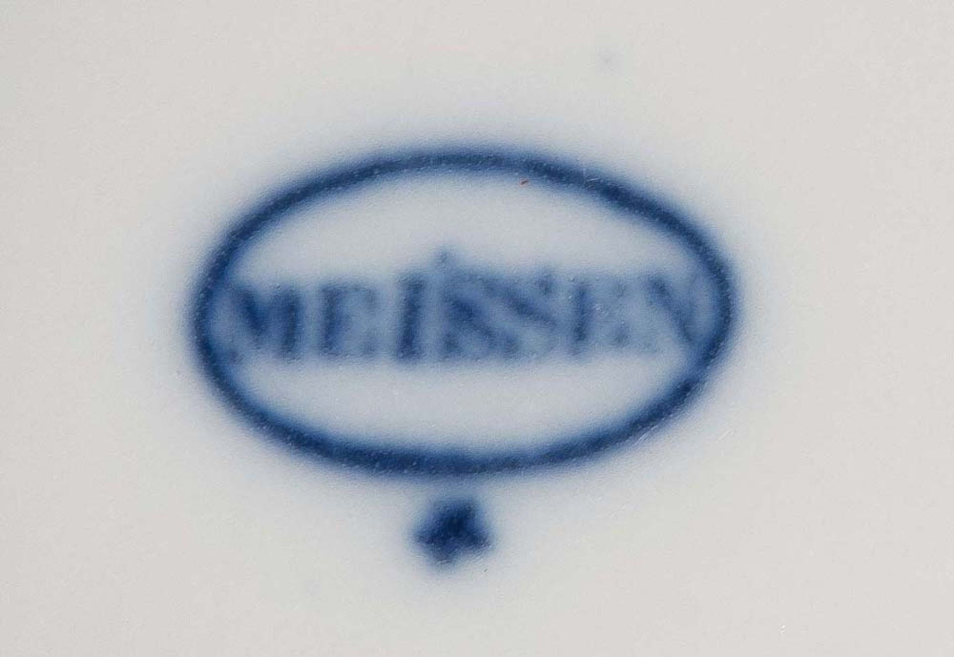 43-tlgs. Service „Zwiebelmusterdekor“. Stadt Meissen, 20. Jh. Am Boden gemarkt, H=2,5 bis 23 cm, D= - Bild 2 aus 2