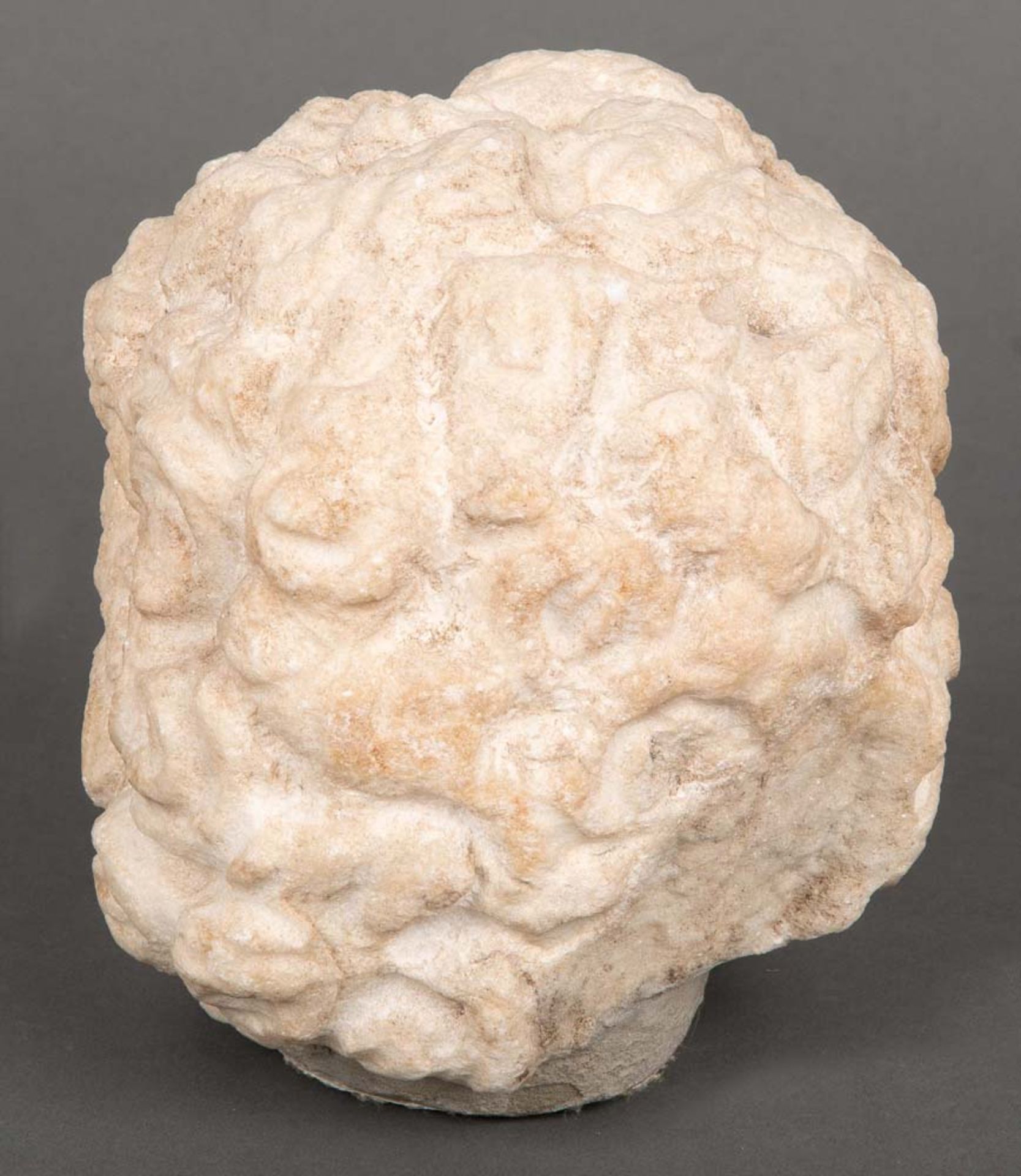 Männerkopf. Römisch 1. Jh. v. Chr. Marmor, gehauen, H=14,8 cm. (best.) - Bild 3 aus 3