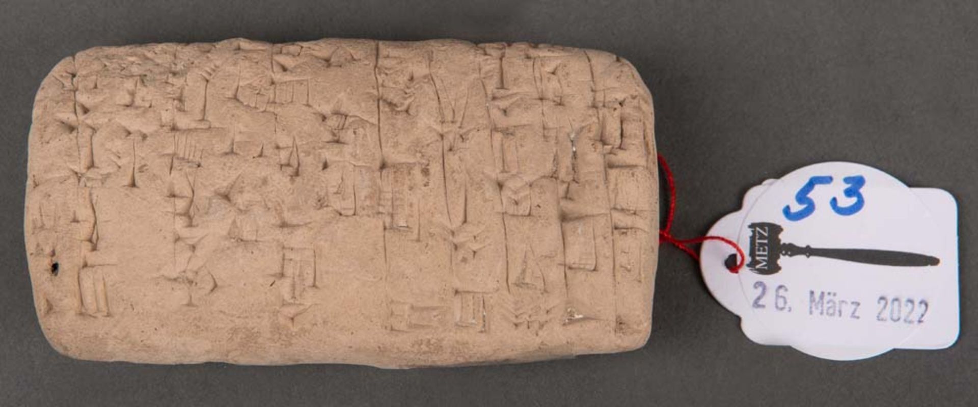Schrifttafel. Lt. Rechnung Ur-III-Zeit, 2200 v. Chr. Ton, gebrannt. Wirtschaftstext: Silber,