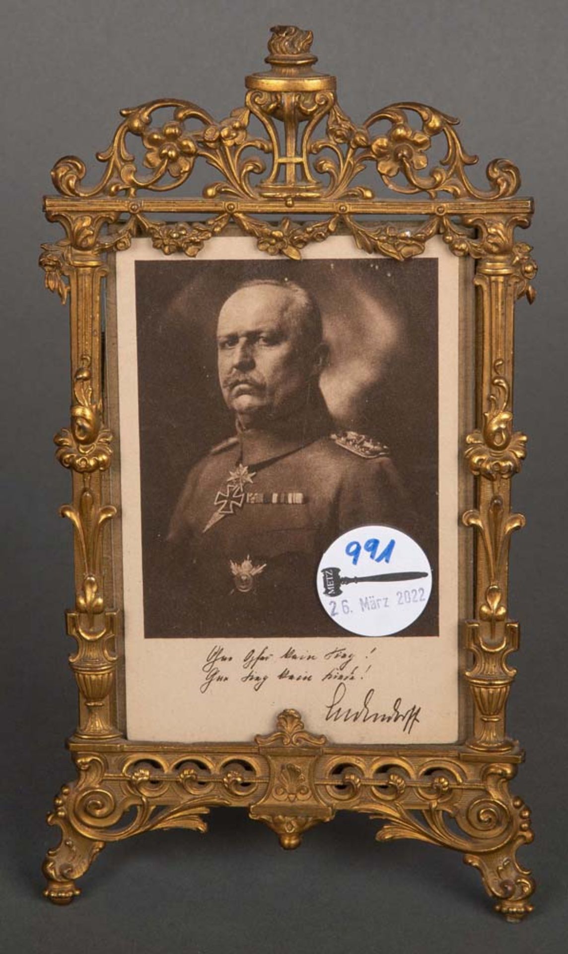 Messingrahmen mit dem Foto von General Ludendorff, mit Widmung und eigenhändiger Unterschrift, 24,