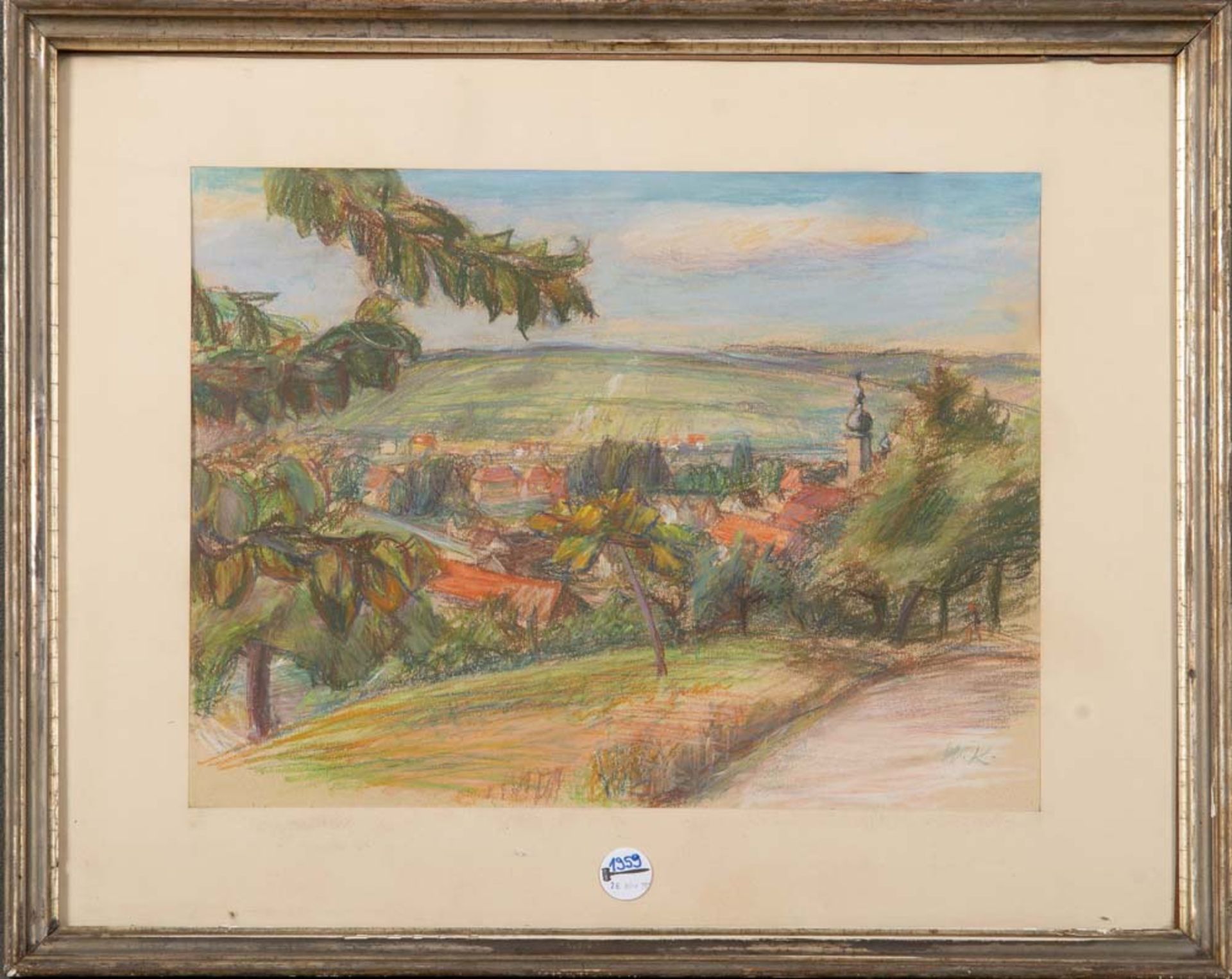 Maler des 20. Jhs. Wohl Pfälzer Landschaft mit Dorfansicht in Weinbergen. Pastell/Papier, re./u./