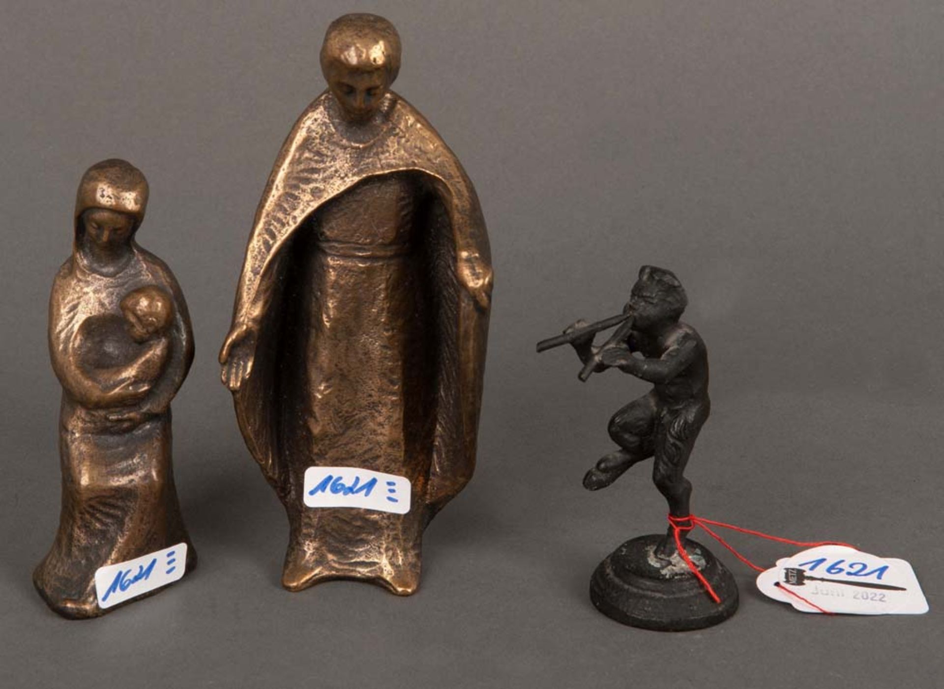 Drei verschiedene Bronzefiguren. Deutsch 19./20. Jh., H=8,3 bis 14 cm.
