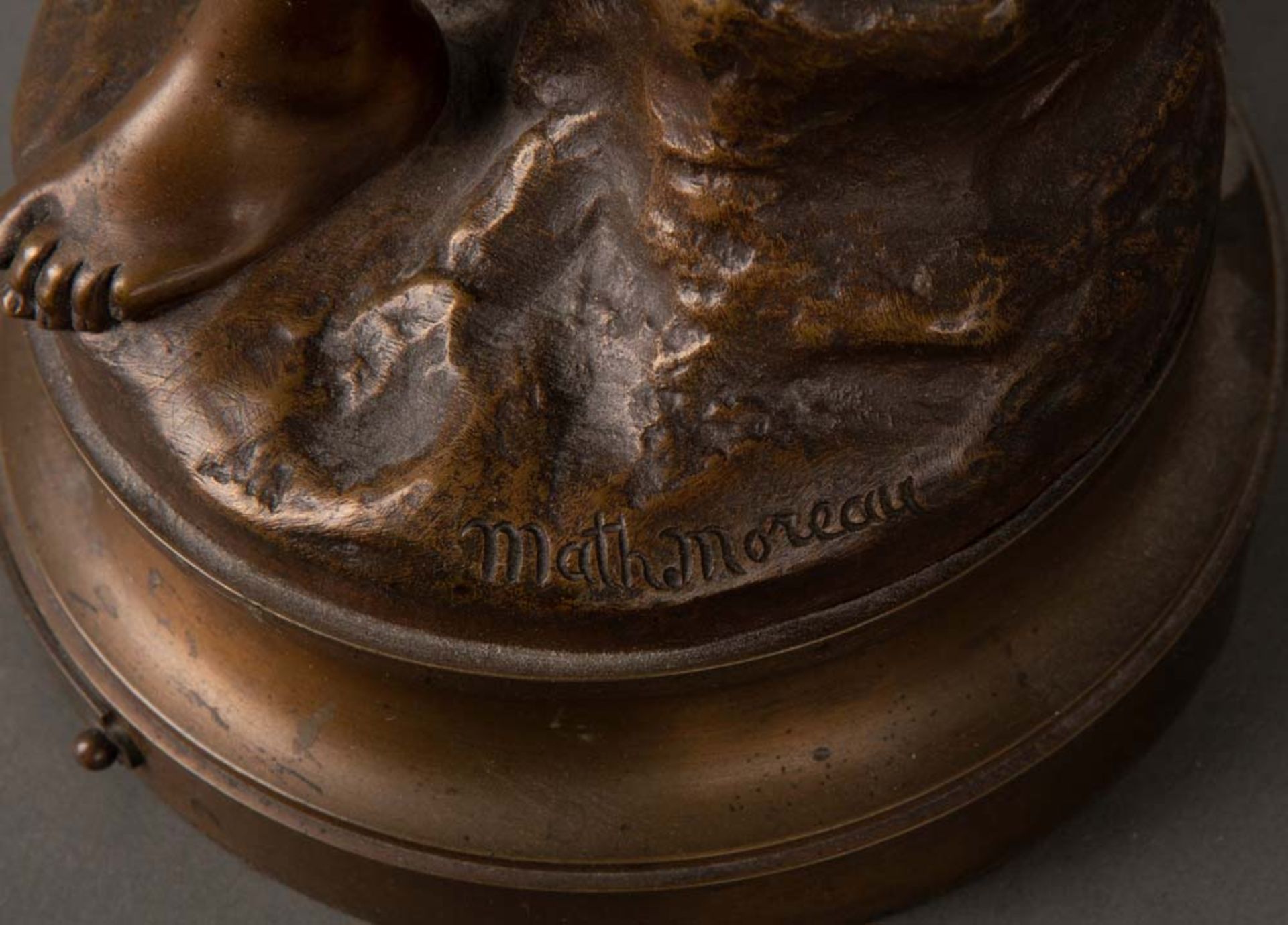 Mathurin Moreau (1822-1912). Stehende Dame. Bronze, angebrachtes Schild „COLOMBE SALON DES BEAUX- - Bild 2 aus 2