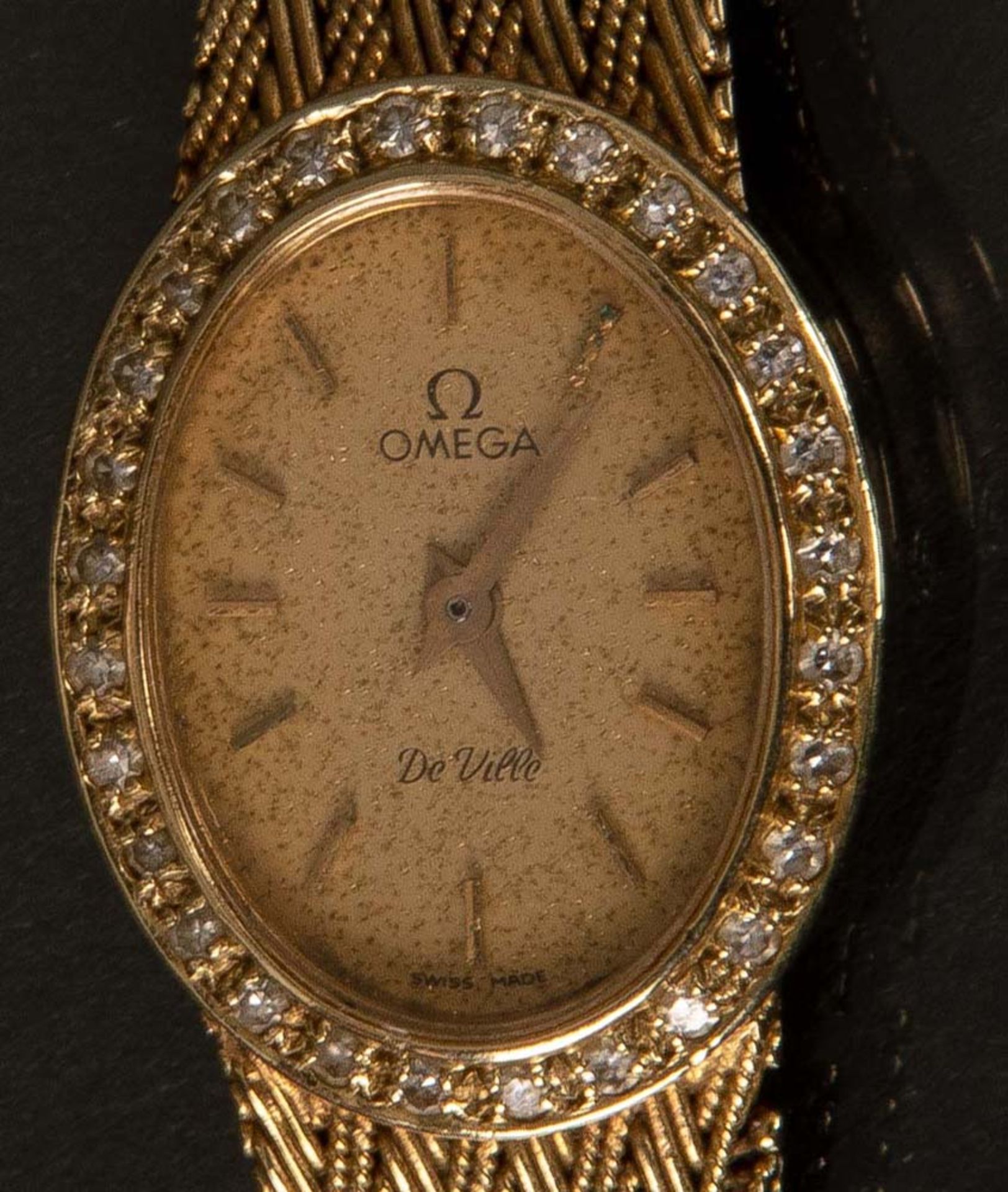 Damenarmbanduhr. 14 ct Gold, ca. 29 g, Marke Omega De Ville, besetzt mit Brillant, ca. 0,28 ct, - Image 2 of 2