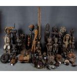 Umfangreiche bedeutende Sammlung afrikanischer Kunstgegenstände, ca. 190 Stück. Bestehend aus