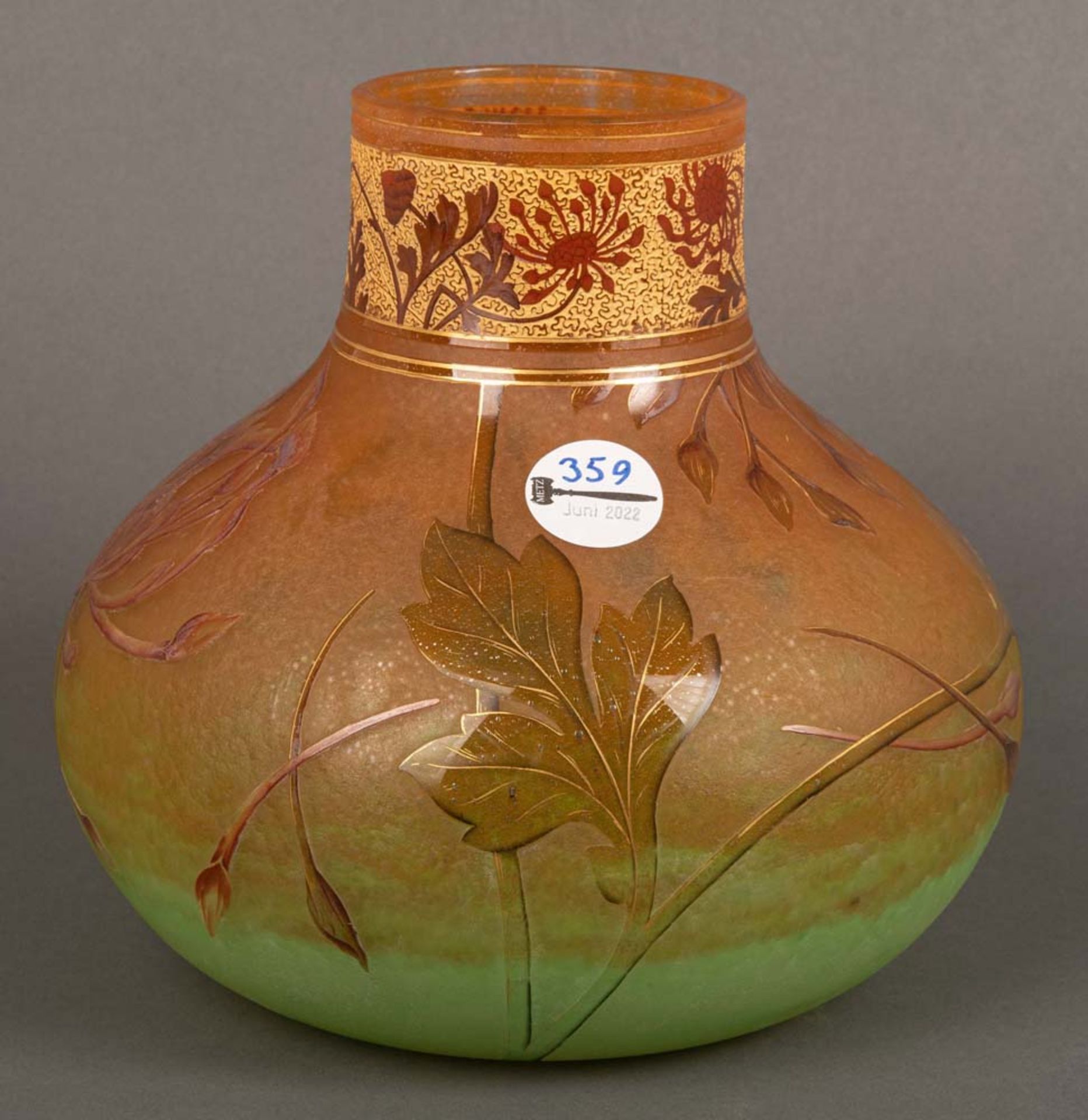 Jugendstil-Vase. Daum Frères & Cie, Verreries de Nancy um 1900. Farbloses Glas, farbig überfangen,