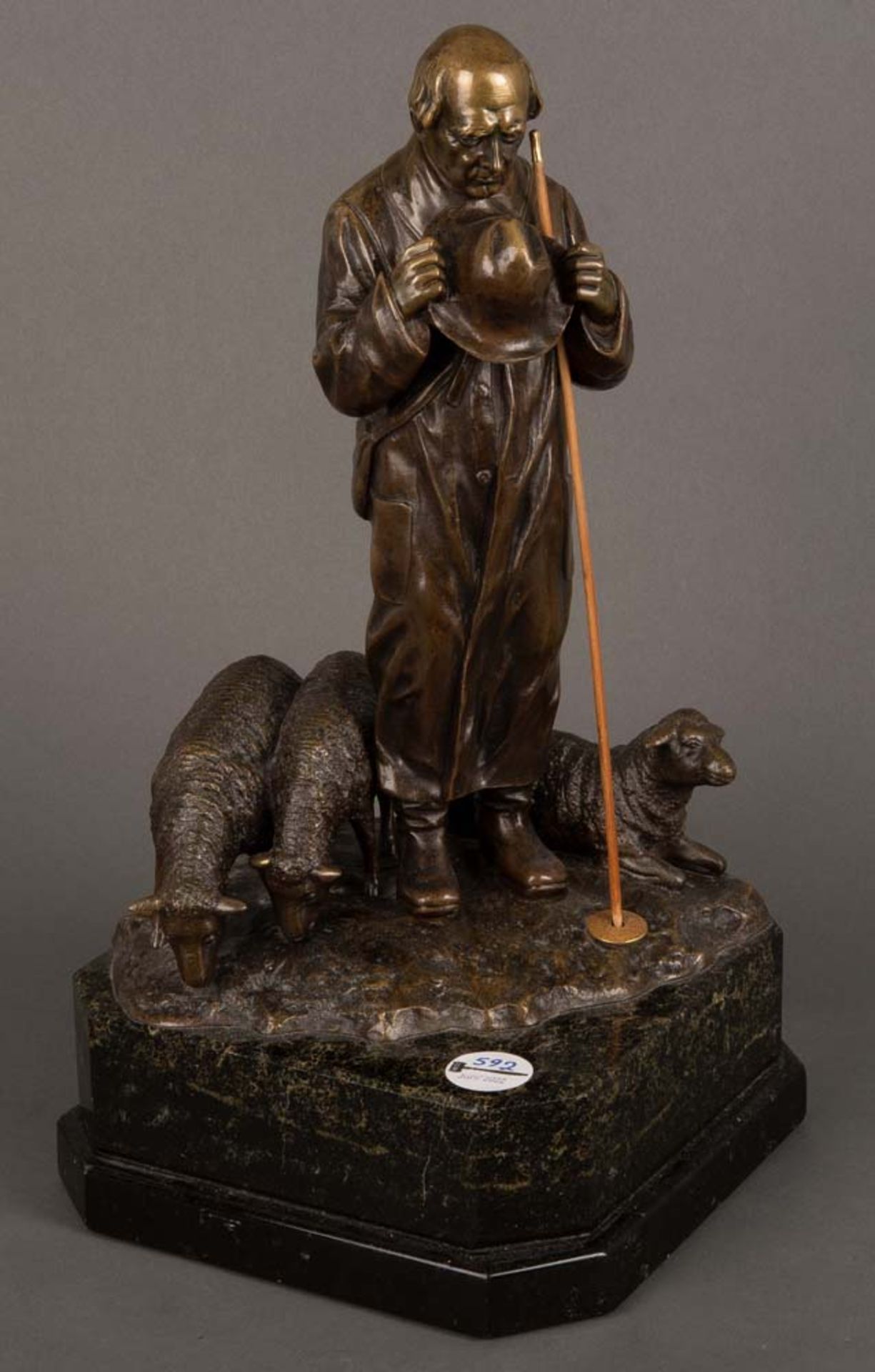 Julius Paul Schmidt-Felling (1835-1920). Stehender Schäfer. Bronze, brüniert, auf Marmorsockel,