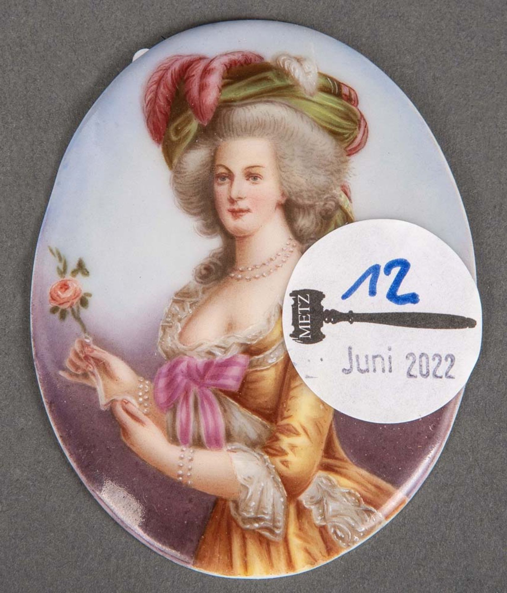 Porzellanplakette. Dresden 20. Jh. Portrait von Marie-Antoinette von Österreich-Lothringen. Verso