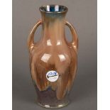 Doppelhenkelvase. Bunzlau 1921-29. Keramik mit Lüsterlaufglasur, am Boden gemarkt, H=26 cm.