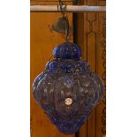 Deckenlampe. Frankreich 20. Jh. Eisengerippe mit Glaskorpus. H=85 cm, D=40 cm. (Funktion
