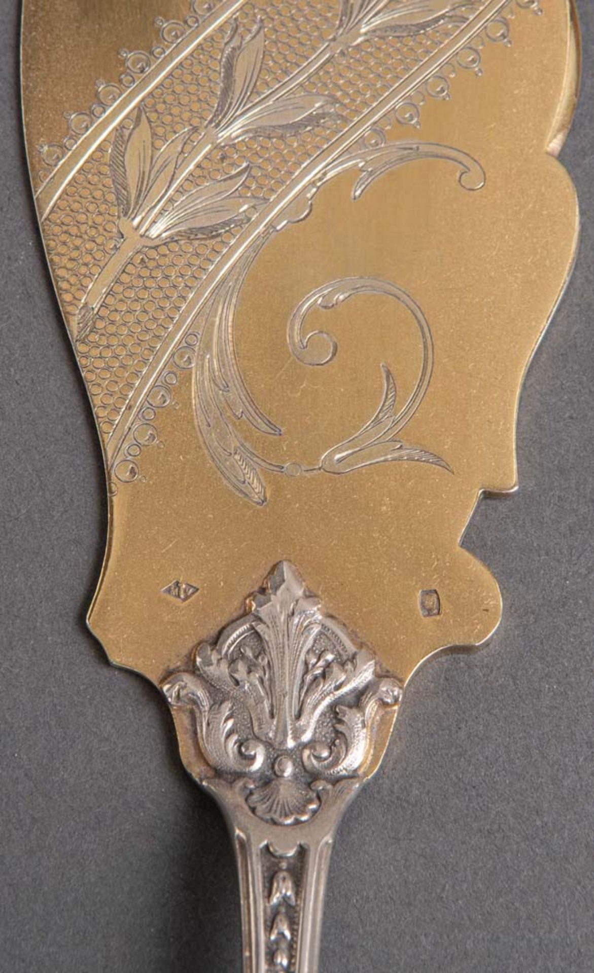 Zwölf Eislöffel und zwei Servierlöffel. Frankreich um 1900. Silber, ca. 337 g, teilw. vergoldet, - Bild 2 aus 2