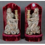 Paar kniende Leuchter-Engel mit Kerzenhaltern. Süddeutsch 16./17. Jh. Massivholz, geschnitzt, auf