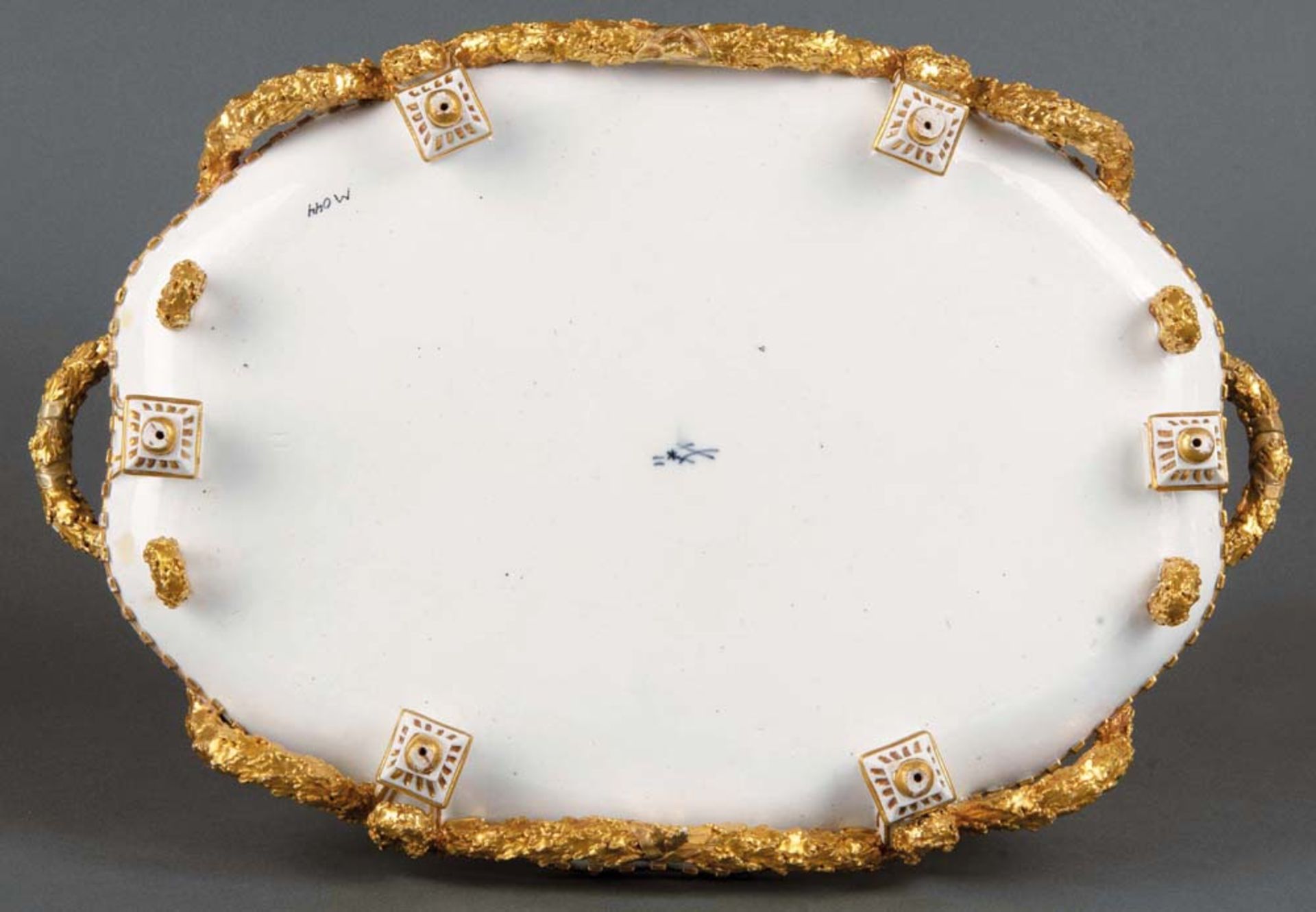 Dokumentiertes Prunktablett Meissen-Marcolini 1774-1814 Oval, gemuldet, auf sechs sich nach unten - Image 2 of 4