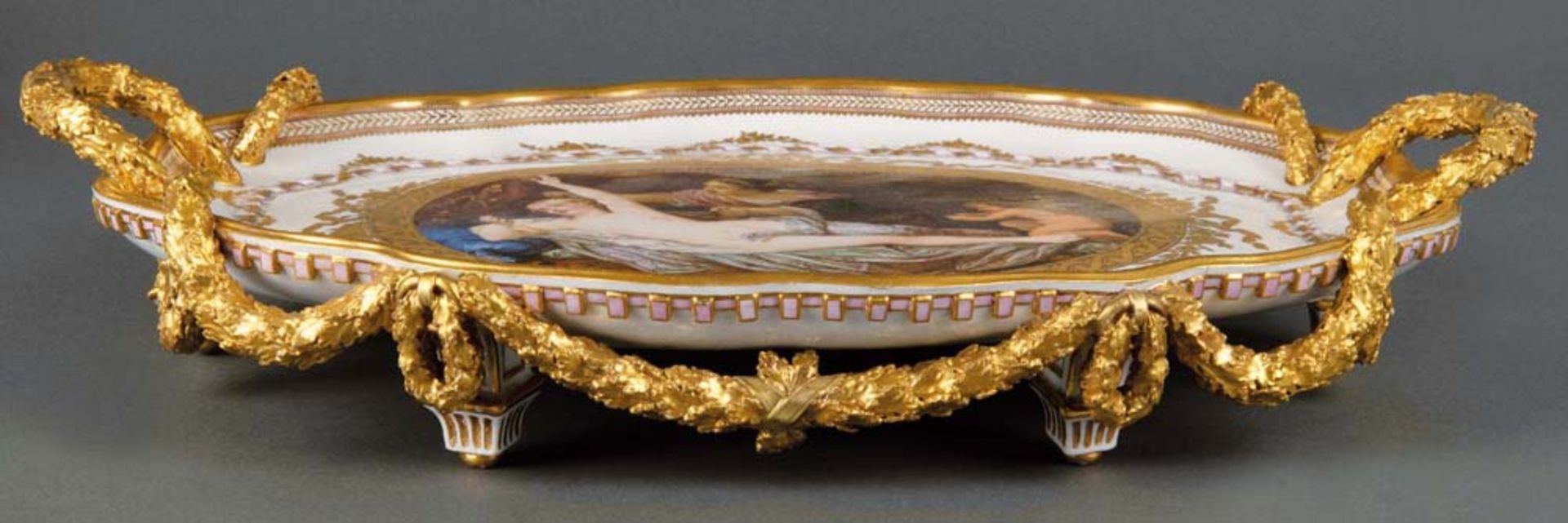 Dokumentiertes Prunktablett Meissen-Marcolini 1774-1814 Oval, gemuldet, auf sechs sich nach unten - Image 3 of 4