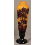 Jugendstil-Vase. Daum Frères & Cie, Verreries de Nancy um 1900. Farbloses mattes und poliertes Glas,