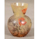 Jugendstil-Vase. Daum Frères & Cie. Verreries de Nancy um 1900. Farbloses Glas, farbig überfangen,