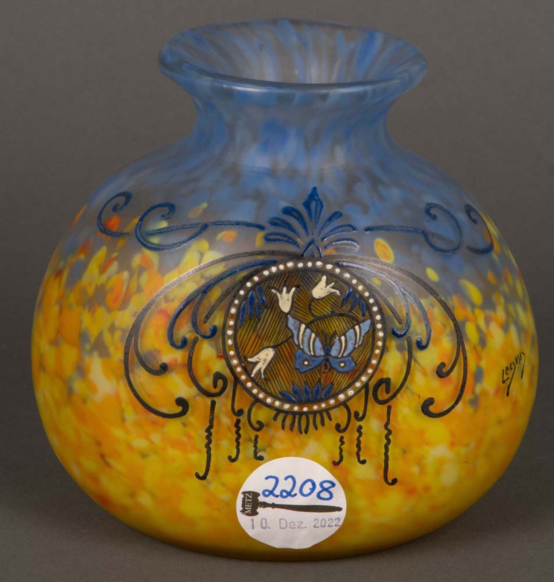 Jugendstil-Vase. Legras 1900-1905. Farbloses Glas, farbig überfangen, seitlich sign, H=14,5 cm.