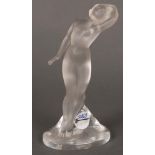 Stehender weiblicher Akt. Lalique 20. Jh. Glas, am Boden gemarkt, H=23 cm.