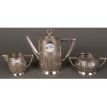 Dreitlgs. Kaffeeservice. Deutsch 20. Jh. 800er Silber, ca. 560 g, H=6 bis 16 cm.