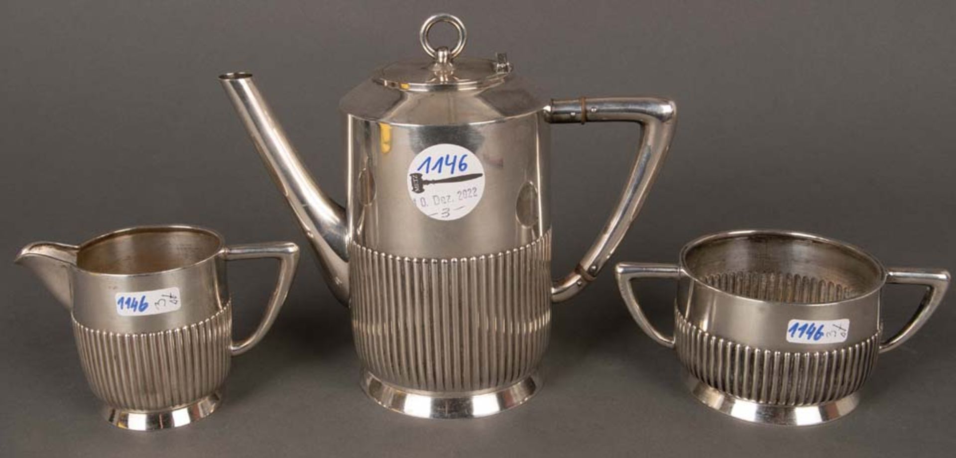 Dreitlgs. Kaffeeservice. Deutsch 20. Jh. 800er Silber, ca. 560 g, H=6 bis 16 cm.