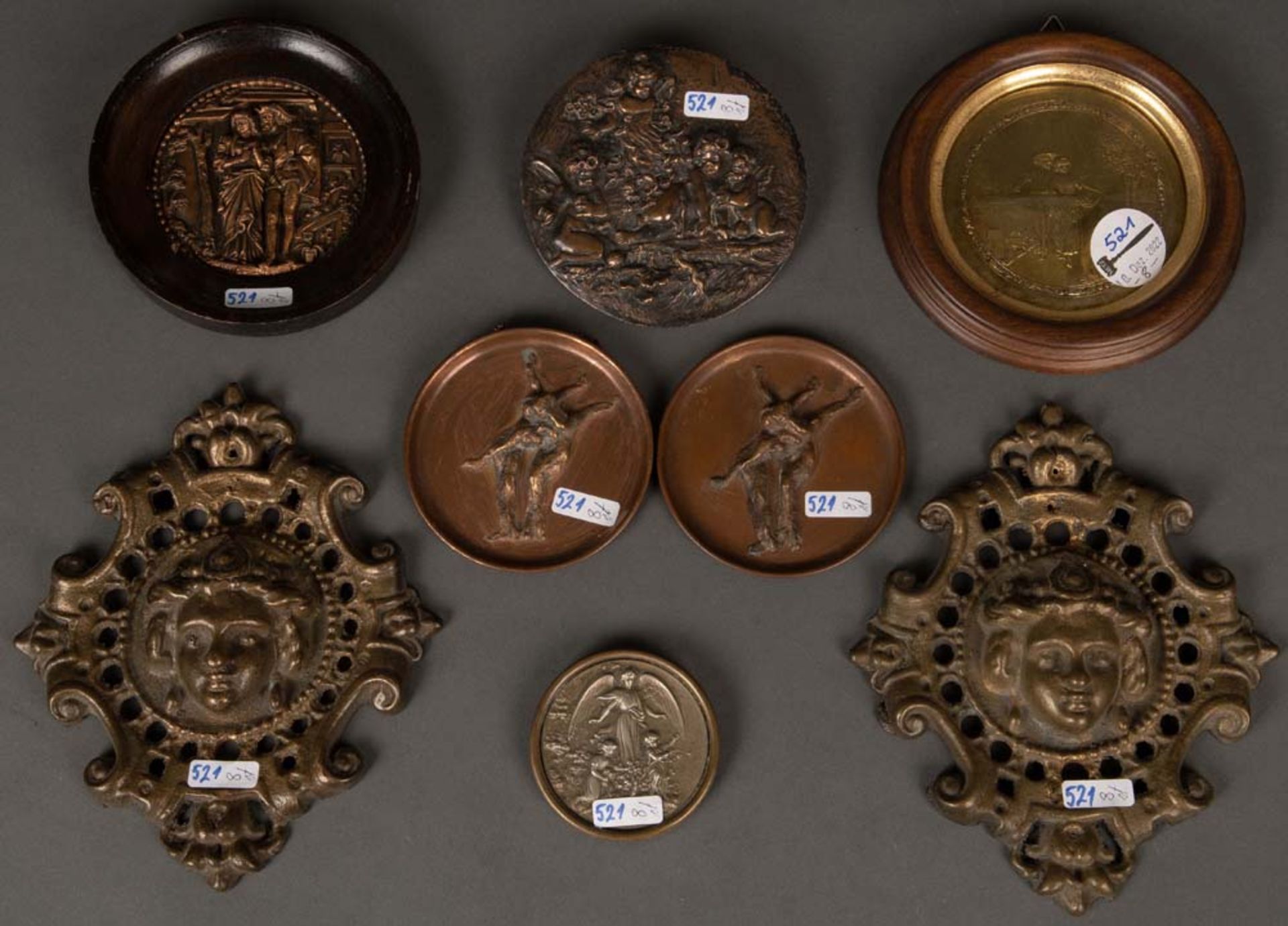 Konvolut Plaketten und Reliefs. Deutsch / Frankreich 20. Jh. Messing / Metall / Bronze, meist mit