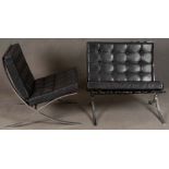 Zwei Lounge-Sessel „Barcelona“. Knoll International 20. Jh. Gestell aus verchromtem Flachstahl,