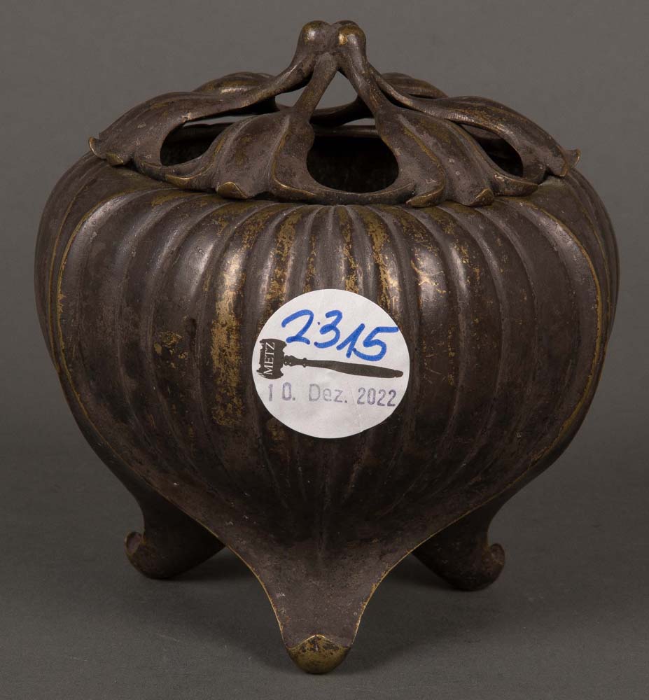 Jugendstil-Duftschale. Deutsch 20. Jh. Bronze, Floraldekor, H=13 cm, D=12 cm.