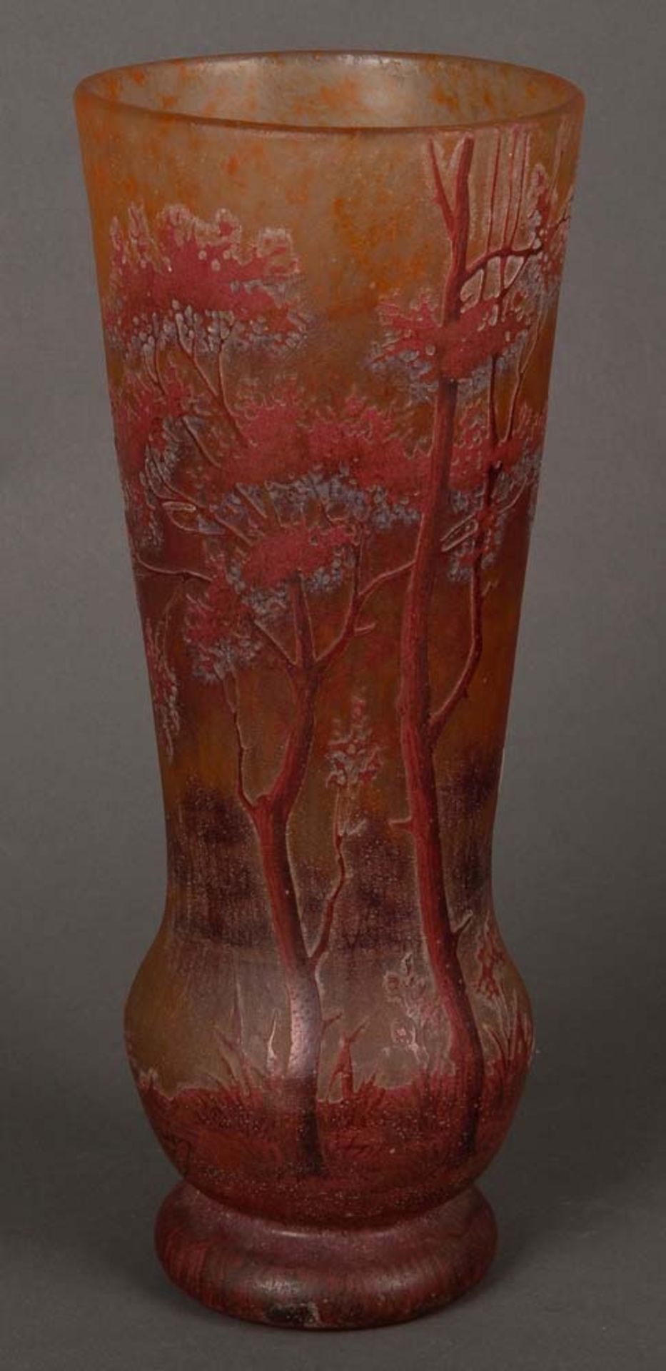 Jugendstil-Vase. Daum Frères & Cie, Verreries de Nancy 1900-1905. Farbloses Glas, farbig überfangen, - Image 2 of 3