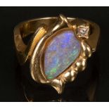 Ring. 18 ct Goldschiene, ca. 13 g. Besetzt mit Opal. Mit Rechnung von Juwelier Frier, Mannheim,