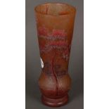 Jugendstil-Vase. Daum Frères & Cie, Verreries de Nancy 1900-1905. Farbloses Glas, farbig überfangen,