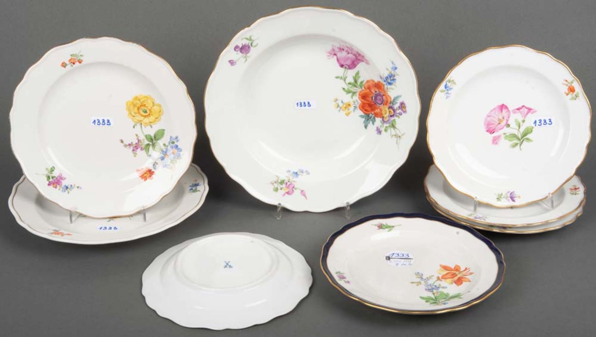 Achttlgs. Konvolut Teller. Meissen 19./20. Jh. Porzellan, bunt floral bemalt, am Boden