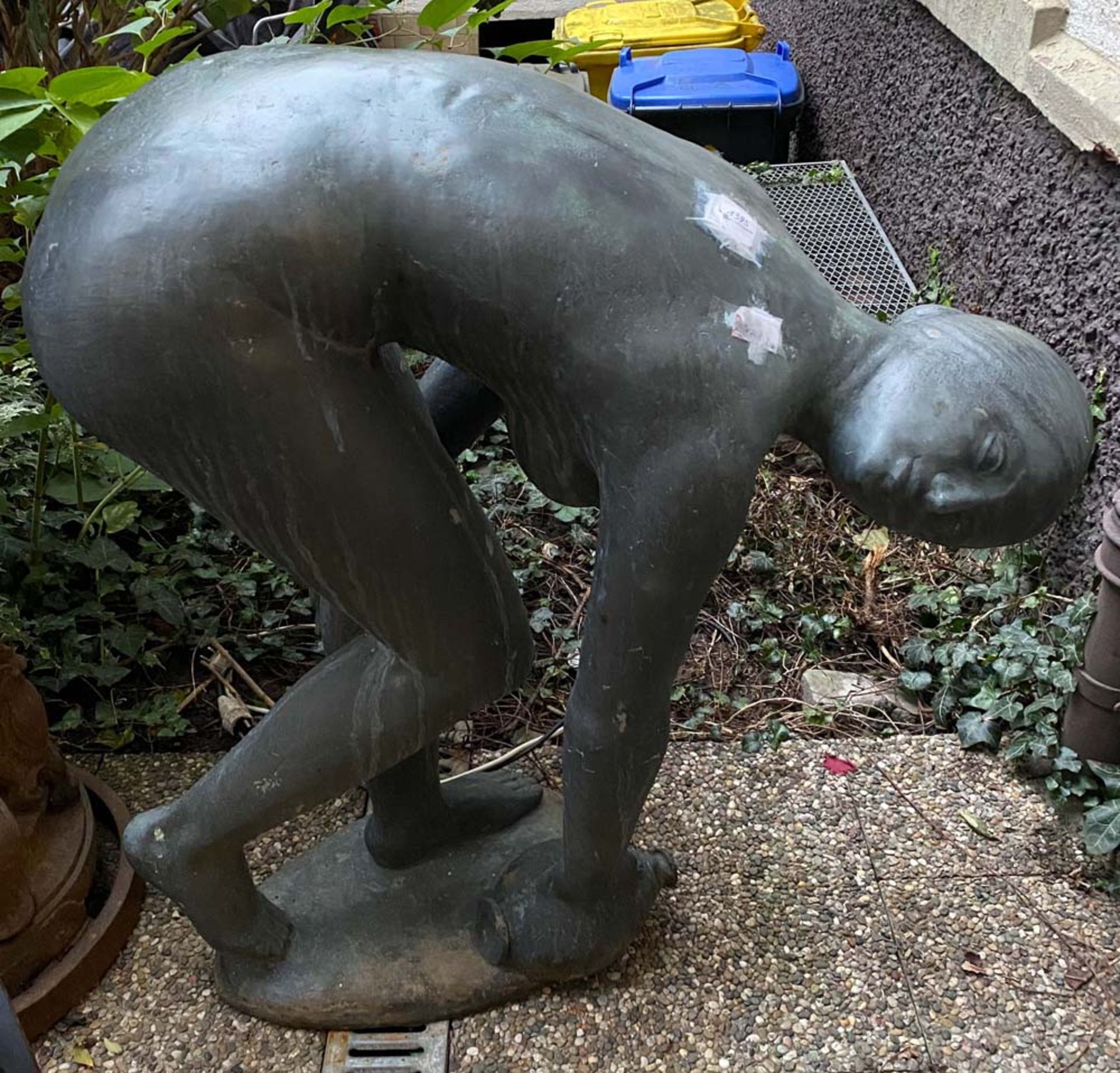Gregor Kruk (1911-1986). „Am Brunnen“. Bronze, am Sockel sign., mit Original- Rechnung von Kunst und