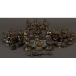 Konvolut Opiumgewichte. Asien. Bronze / Metall, H=2,5 bis 6 cm.