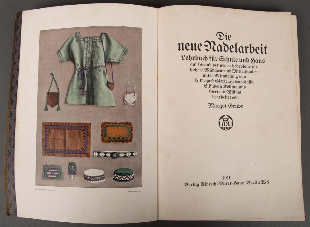 Margot Grupe „Die neue Nadelarbeit - Lehrbuch für Schule und Haus“. Verlag Albrecht Dürer-Haus,