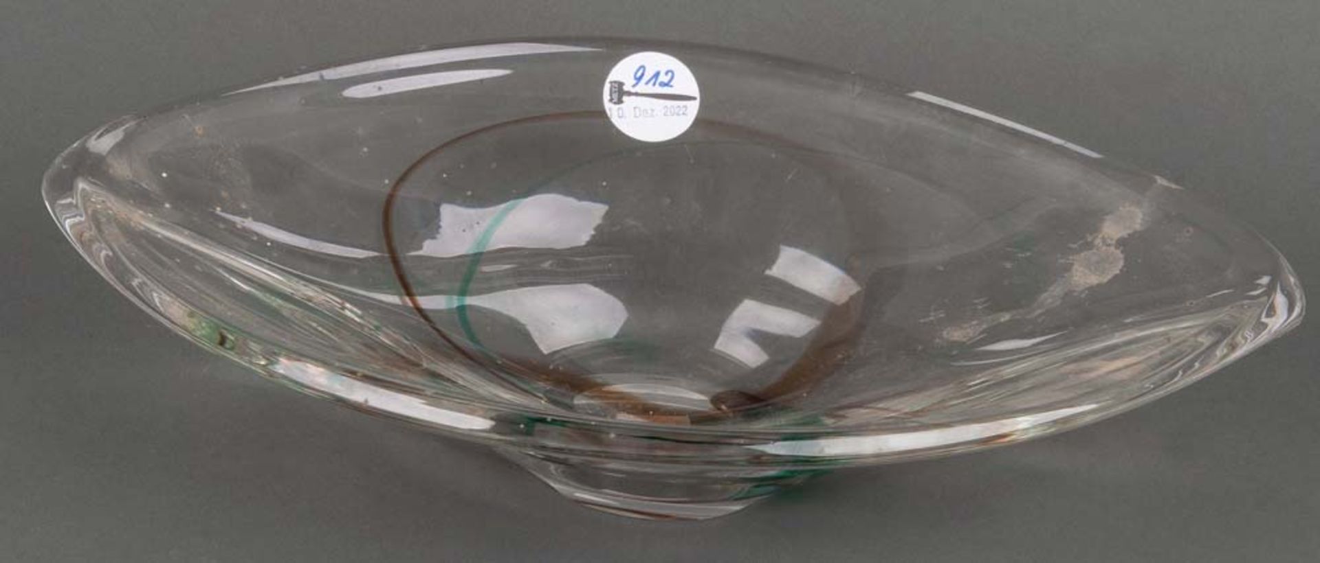 Max Verboeket (1922-2015). Ovale Schale. Klarglas, mit bunten Einschmelzungen, H=9 cm, B=38 cm, T=23