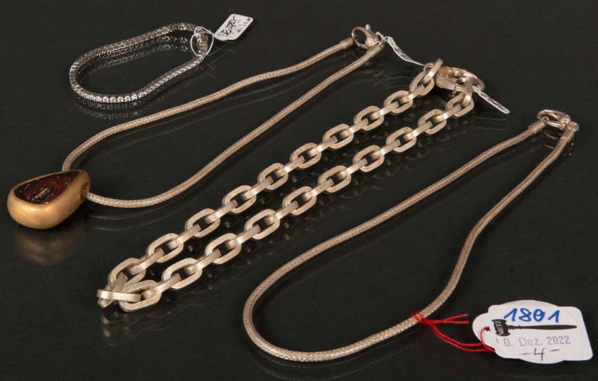 Viertlgs. Schmuckkonvolut. Silber, ca. 173 g. Halsketten, eine mit Boulder-Opal, Armband mit