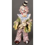 Clown mit Geige. Wohl Italien 20. Jh. Feinsteinzeug, bemalt, H=53 cm. **