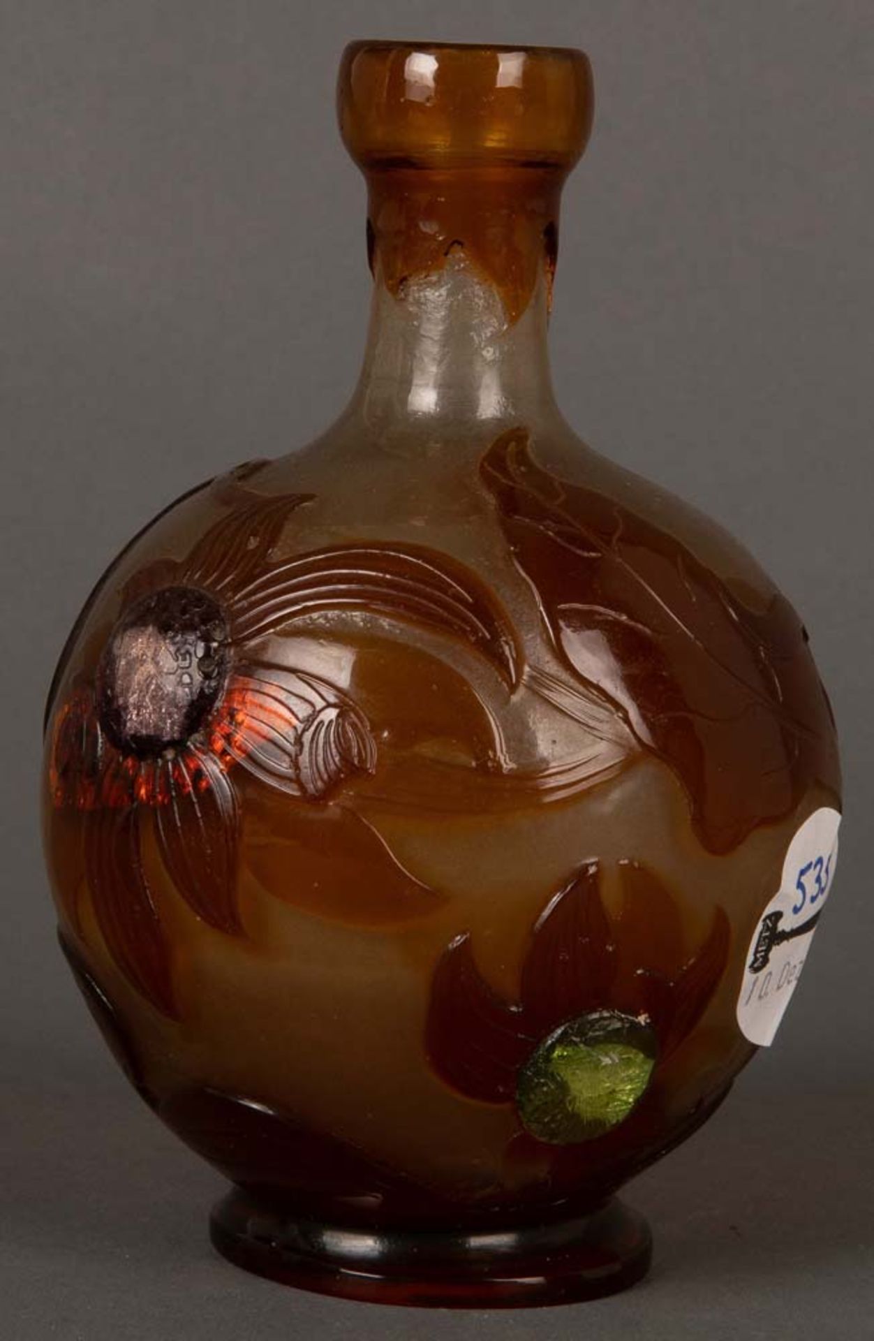 Jugendstil-Vase. Nancy, Émile Gallé um 1900. Feuerpoliertes farbloses Glas, farbig überfangen,