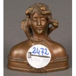 Bildhauer des 20. Jhs. Frauenbüste. Bronze, vorne bez. EVA, verso sign. de Clair, H=8,5 cm.
