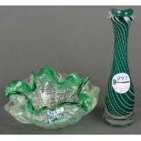 Schale und Vase. Wohl Murano 20. Jh. Farbloses Glas, farbig überfangen, mit Einschmelzungen, H=7 cm,