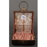 Zwei Jugendstil-Parfumflacons. Frankreich um 1900. Farbloses Glas, geschliffen, in geprägtem